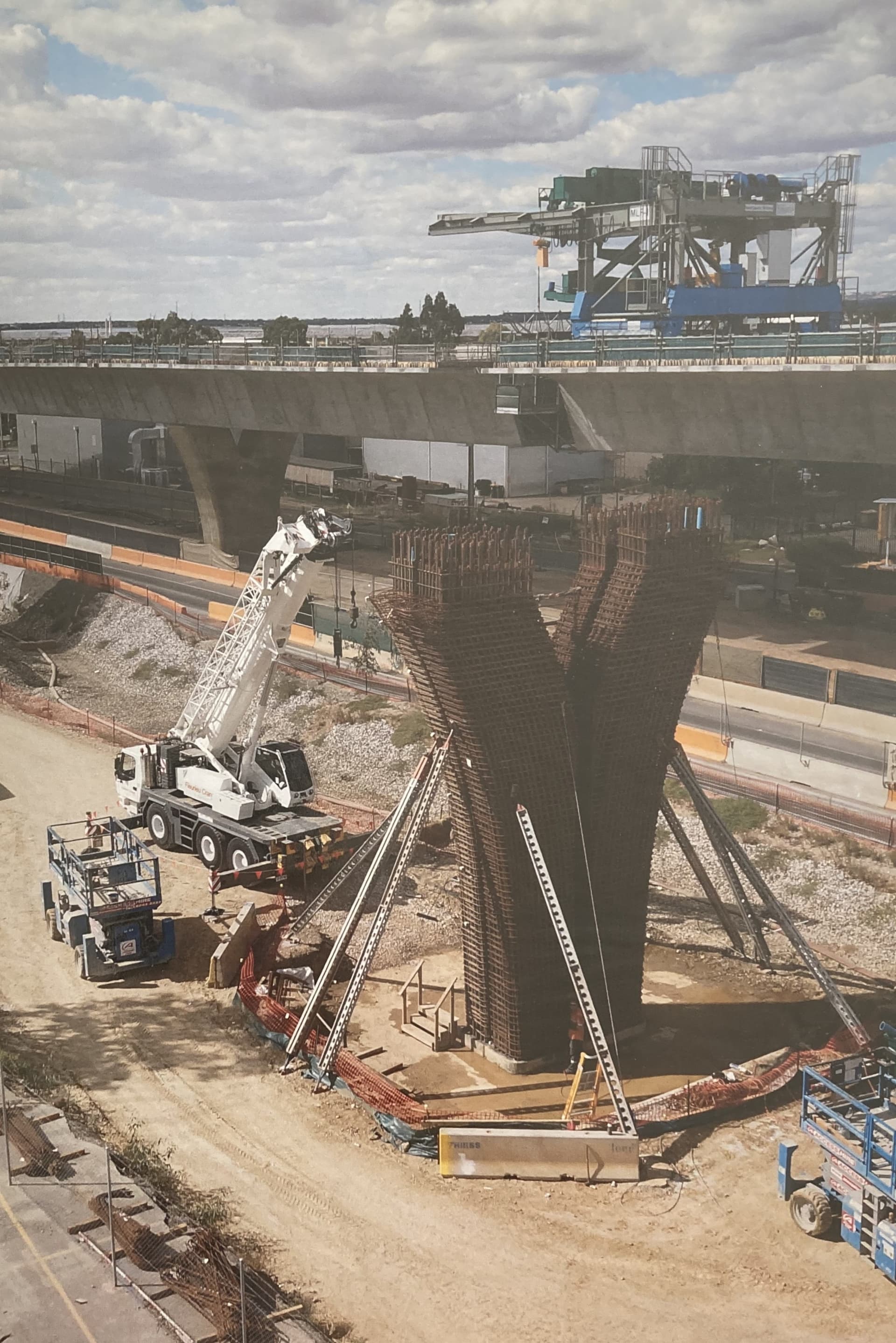 USW segmental superstructure erection